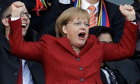 Thu tuong Duc tinh huy hen cap cao vi ban xem World Cup hinh anh