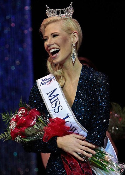 Nicole Kelly đã đánh bại hàng trăm đối thủ để đăng quang ngôi vị Hoa hậu bang lowa năm 2014.