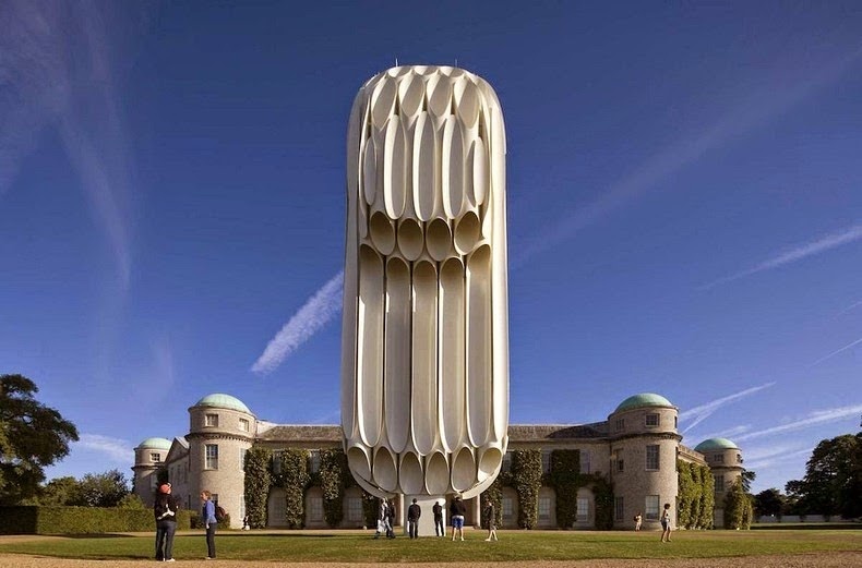 Tác phẩm tại Goodwood năm 2011 với chủ đề là hình ảnh mẫu xe E-Type. 