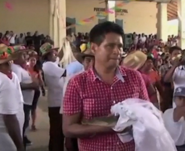 Dam cuoi giua thi truong va ca sau hinh anh