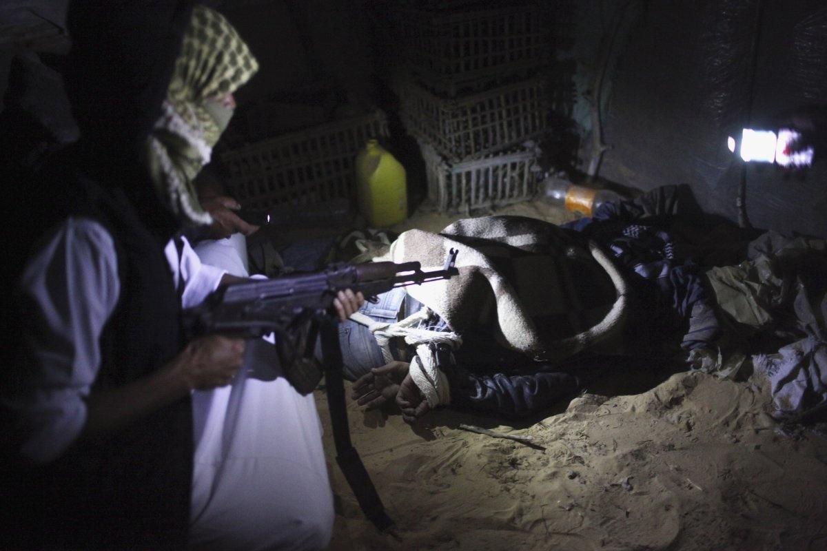 23. Eritrea: Quốc gia nhỏ bé ở vùng Sừng châu Phi chịu sự cai trị của chế độ độc tài từ khi giành độc lập khỏi Ethiopia năm 1993. Eritrea phải đối mặt với các lệnh trừng phạt quân sự và kinh tế của Hội đồng Bảo an Liên Hợp Quốc do chính phủ nước này hỗ trợ các nhóm vũ trang Hồi giáo trong khu vực. 