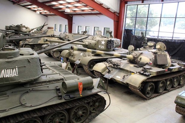 Dau gia bo suu tap xe tang 'khung' tai My hinh anh