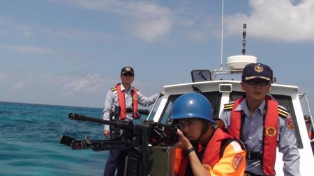 Dai Loan cho them thiet bi xay cau cang ra dao Ba Binh hinh anh