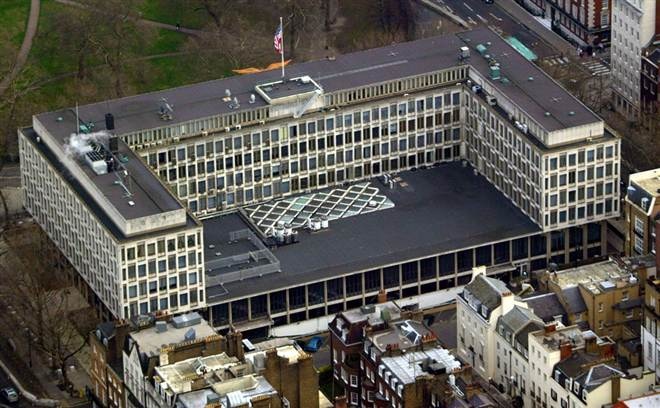 Dai su quan My no hon 10 trieu USD tien phat dau xe hinh anh