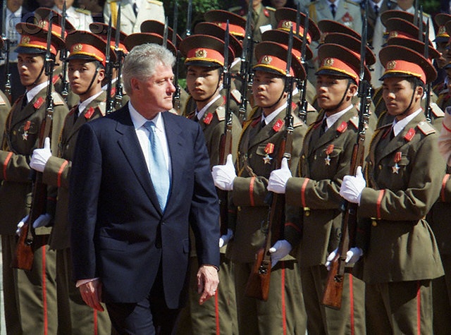 Nhung chuyen tham Viet Nam cua Bill Clinton hinh anh