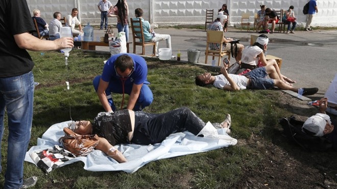 Một tàu điện ngầm trong lộ trình từ ga Công viên Chiến thắng về phía ga Đại lộ Slavyansk đã trật đường ray trong giờ cao điểm sáng ngày 15/7 ở thủ đô Moscow của Nga, khiến ít nhất 22 người chết và hơn 100 người bị thương. Đây được xem là tai nạn nghiêm trọng nhất trong lịch sử tàu điện ngầm Moscow. Ảnh: RT