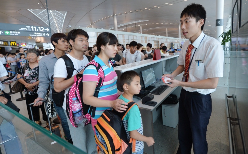 Hàng trăm chuyến bay tại 12 sân bay ở các địa phương miền đông Trung Quốc phải hoãn hoặc hủy chuyến vì tập trận. Ảnh: SCMP