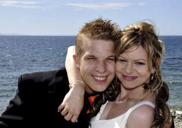 Khoanh khac hanh phuc cuoi cung cua nan nhan MH17 hinh anh