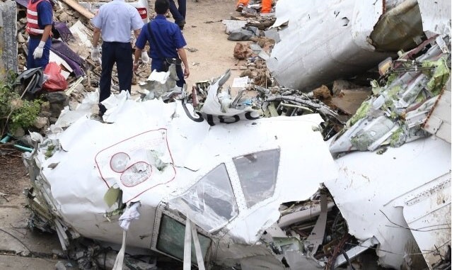 'Me oi, may bay roi roi!' hinh anh