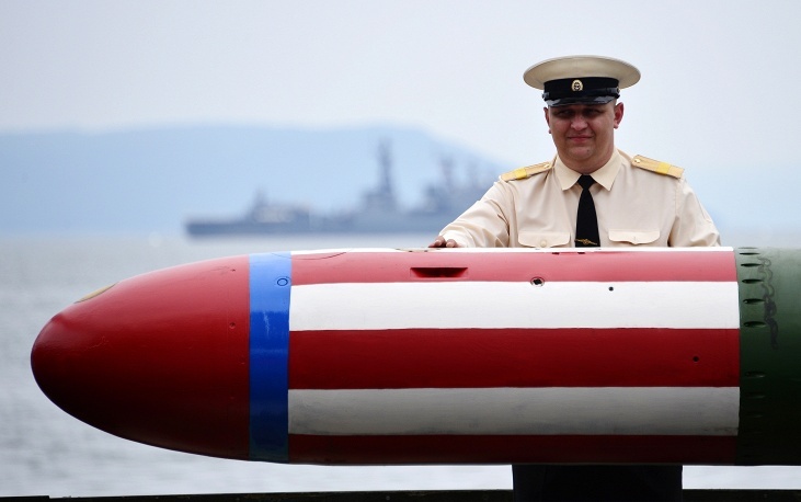 Một ngư lôi “khủng” xuất hiện trong ngày diễn tập.