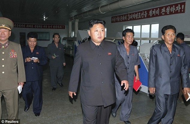 Kim Jong Un nắm trọng trách là nhà lãnh đạo tối cao Triều Tiên sau khi cha ông - lãnh tụ Kim Chính Nhật