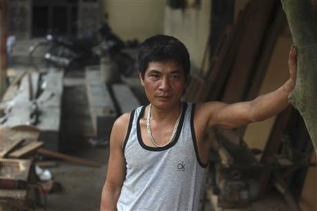 Chuyen dan ong Viet xa vo len bao Tay hinh anh