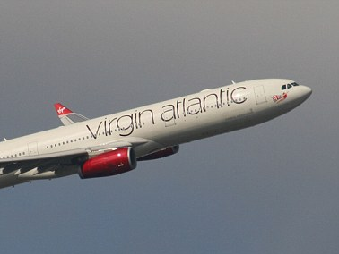 Phi co ha canh khan vi hanh khach giau ma tuy trong bung hinh anh