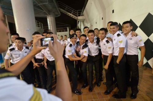 Các học viên vượt qua được “Tuần địa ngục” sẽ chính thức được đứng trong hàng ngũ của NDU.