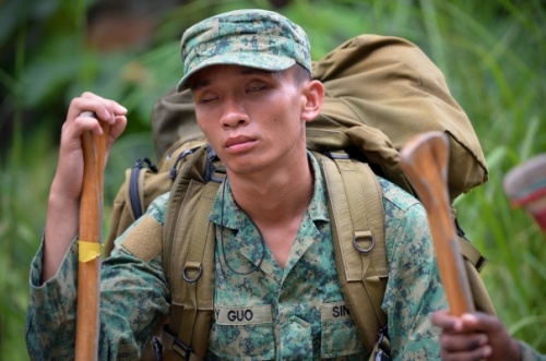 Một giây phút chợp mắt sau nhiều ngày dài thiếu ngủ. 