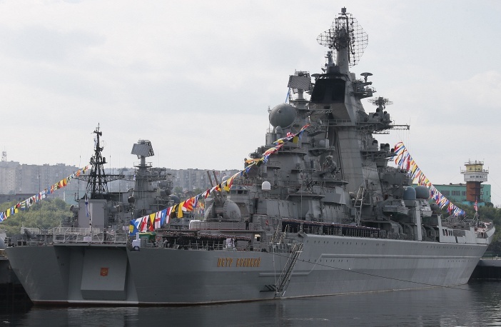 Tàu Pyotr Veliky chạy bằng năng lượng hạt nhân có trang bị tên lửa. Ảnh: Itar-Tass