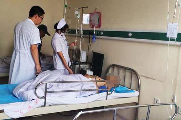 Nhan vien vien duong lao cat 6 tinh hoan de tra thu hinh anh