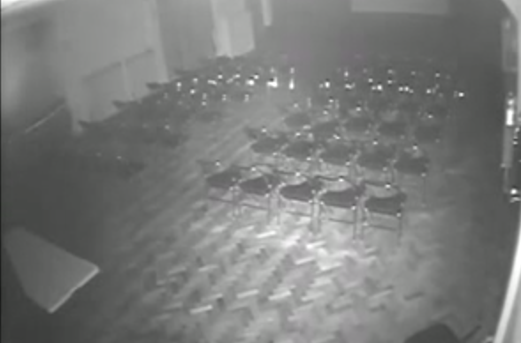 Chiec ghe ma quai tu di chuyen hinh anh