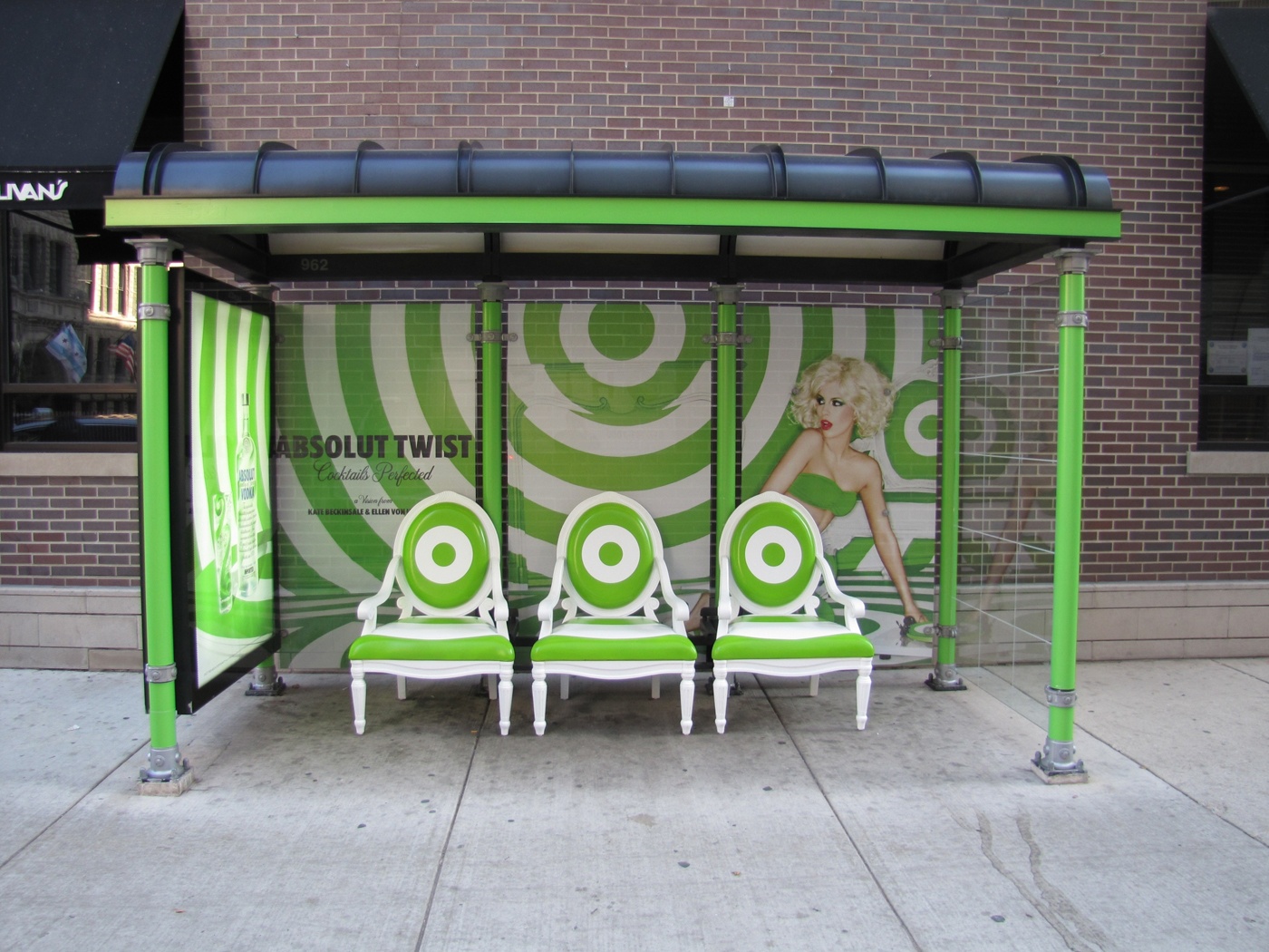 Trom 'khoang sach' 24 nha cho xe buyt hinh anh