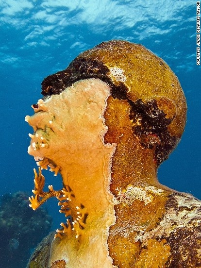 Theo nghệ sĩ Taylor, những bức tượng điêu khắc sẽ có chỗ đứng trong tâm trí người xem, ngay cả những chi tiết nhỏ nhất cũng có thể cho chúng ta sự hiểu biết về tổng thể tác phẩm. 