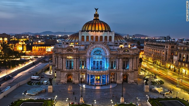 Mexico City - thủ đô của đất nước Mexico - quyến rũ du khách bởi nhiều cảnh quan nghệ thuật cùng những khách sạn hiện đại. Đời sống sôi nổi của người dân địa phương luôn làm du khách cảm thấy hào hứng mỗi khi tới nơi đây.   