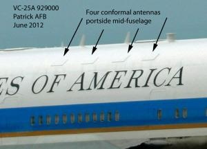 Hệ thống ăng-ten ẩn trong lớp vỏ của thân máy bay.