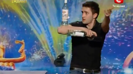 Ky nang tung hung sieu dang cua chang trai pha che hinh anh