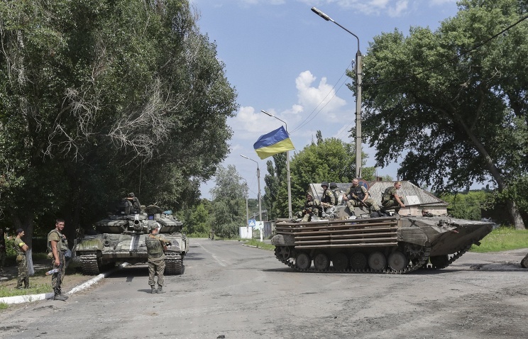 Quân đội Ukraina đã điều vũ khí hạng nặng tới các thị trấn Shakhtyorsk, Torez và gần khu dân cư Saur-Mogila. 