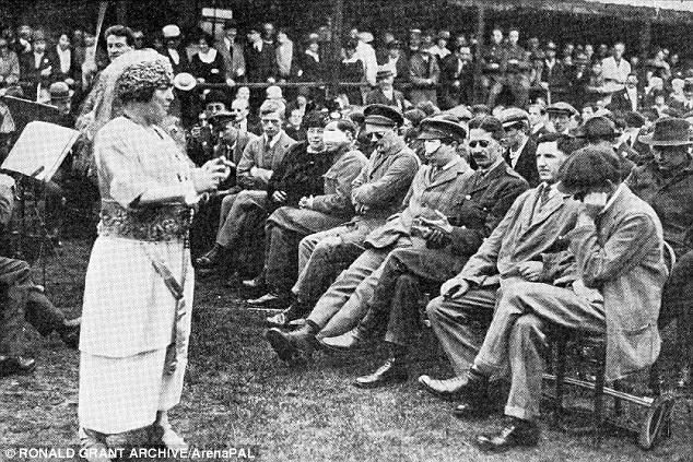 Anh hiem ve nghe si chien truong trong The chien I hinh anh