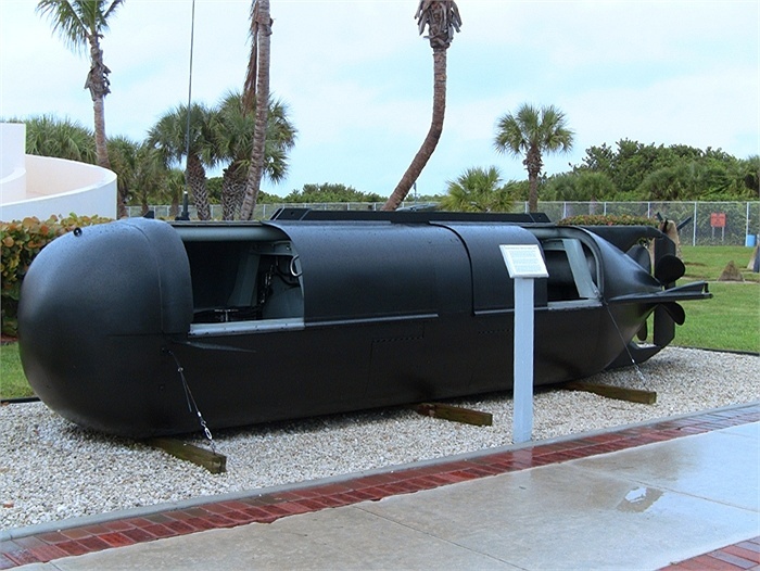 Quá trình luyện tập được thực hiện song song ở cả tàu ngầm mẹ và tàu ngầm mini.