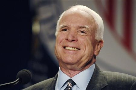 Thuong nghi si John McCain tham Viet Nam hinh anh