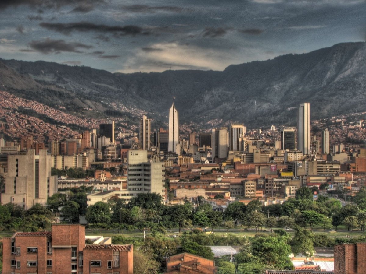 Medellin, Colombia từng là một trong những thành phố bạo lực nhất thế giới. Tuy nhiên, chính quyền đang áp dụng các biện pháp quy hoạch đô thị thông minh nhằm tập trung đổi mới Medellin, gồm hệ thống thang máy và thang cuốn nhằm tiết kiệm thời gian đi lại. Ảnh: Flickr.