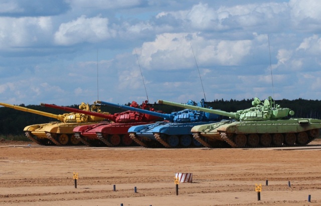 Mỗi đội xe tăng đều có màu sắc riêng. Màu vàng bao gồm các kíp xe đến từ Ấn Độ, Angola và Kuwait, màu xanh dương dành cho Kazakhstan, Armenia và Belarus, màu đỏ biểu tượng cho đội Mông Cổ, Nga và Venezuela, Serbia, Trung Quốc và Kyrgyzstan sử dụng xe sơn màu xanh lá cây.