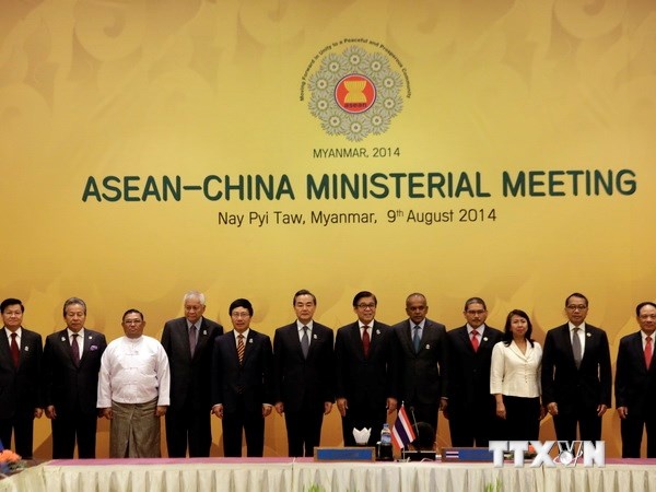Cang thang Bien Dong vao Tuyen bo chung Ngoai truong ASEAN hinh anh