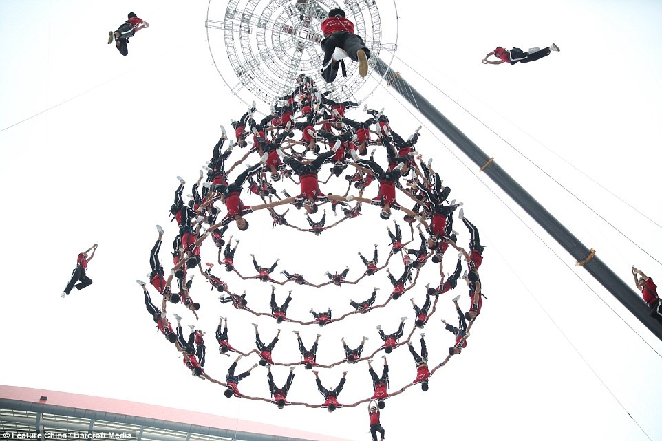 Người phụ trách lễ khai mạc và bế mạc của sự kiện, Chen Weiya, cho biết những màn biểu diễn mở màn sẽ chú trọng các yếu tố sáng tạo trong cách thể hiện văn hóa. Ảnh: Barcroft Media