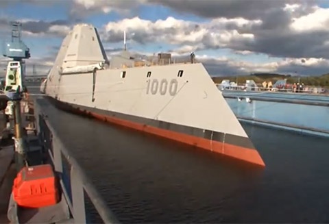 Khu truc ham USS Zumwalt duoc ha thuy hinh anh