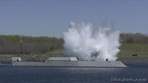 Thử nghiệm kháng chấn và kháng nổ của DDG 1000.