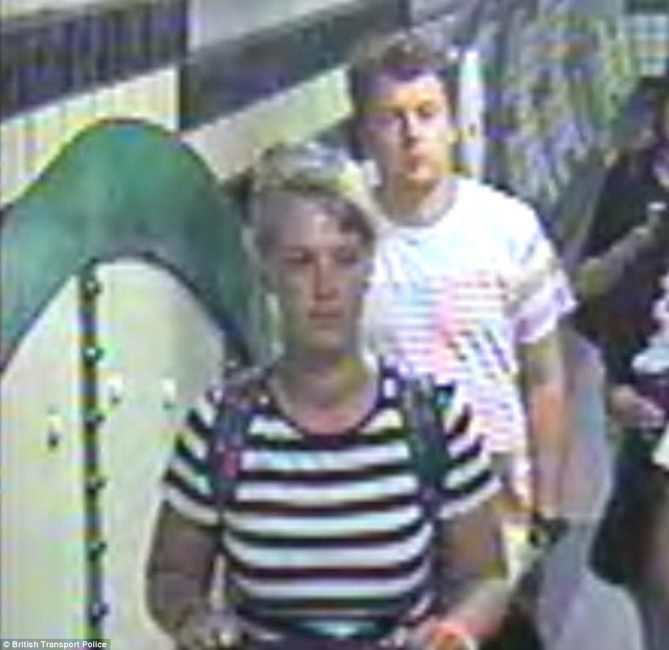 Chân dung người đàn ông và bà mẹ do camera giám sát của cảnh sát giao thông Anh, ghi. 