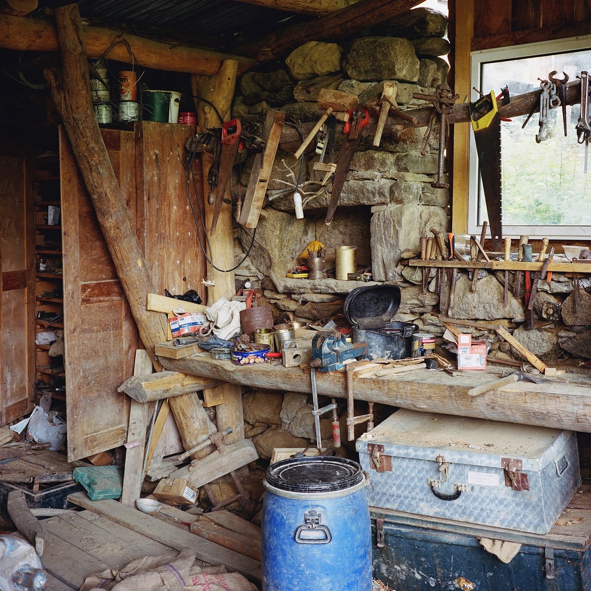 Bruy chia sẻ nội thất của ngôi nhà ở Pyrenees khi anh này thực hiện chuyến tình nguyện kéo dài 3 tháng.
