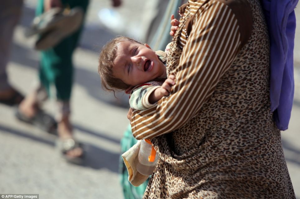 Sherine Tadros, phóng viên của Sky News tường thuật: “Một người đàn ông nói rằng 4 đứa con của anh đã chết vì khát nước. Họ đã không thể chôn những đứa trẻ trên núi mà chỉ đặt tảng đá lên người chúng. Một người khác cho biết nhiều người đã phải cắt tay để lấy máu thay nước cho bọn trẻ uống, bởi chúng sắp chết khát”.  