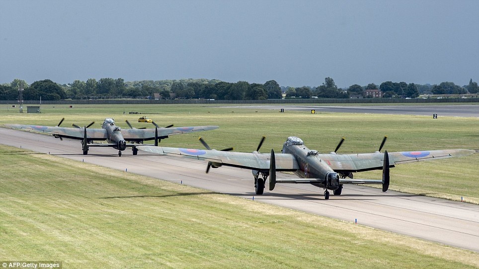 Theo Daily Mail, hai máy bay Lancaster đã vượt quãng đường 3.700 dặm từ căn cứ tại Canada tới Anh. 