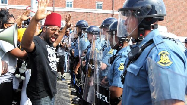 Cong bo danh tinh si quan ban chet thanh nien da mau tai My hinh anh