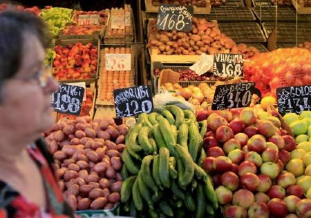 Chau Au 'tu na dan vao chan' vi trung phat Nga hinh anh