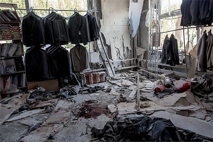 Một cửa hàng bách hóa bị phá hủy ở Donetsk. 