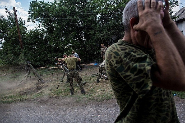 Súng cối của lực lượng dân quân miền đông Ukraina.