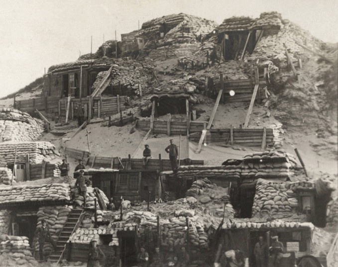 Một trạm quan sát của quân đội Đức đặt tại chiến tuyến Yser năm 1917. 