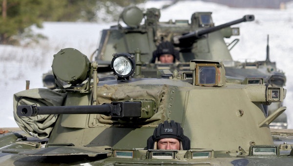 Moscow bac tin Ukraina bat xe chien dau cua linh du Nga hinh anh