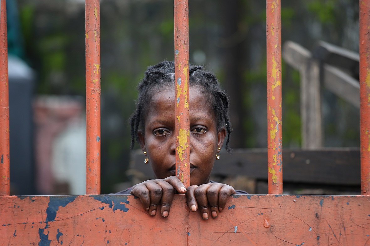 Dan ngheo Liberia bi cach ly the gioi ben ngoai vi Ebola hinh anh