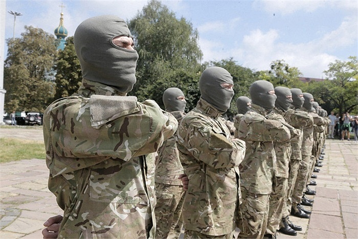 Những tân binh chuẩn bị lên đường tham chiến ở miền đông Ukraine hôm 17/8. 