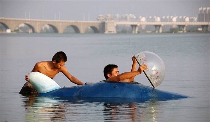 Thêm một tàu ngầm tự chế của nông dân Trung Quốc.